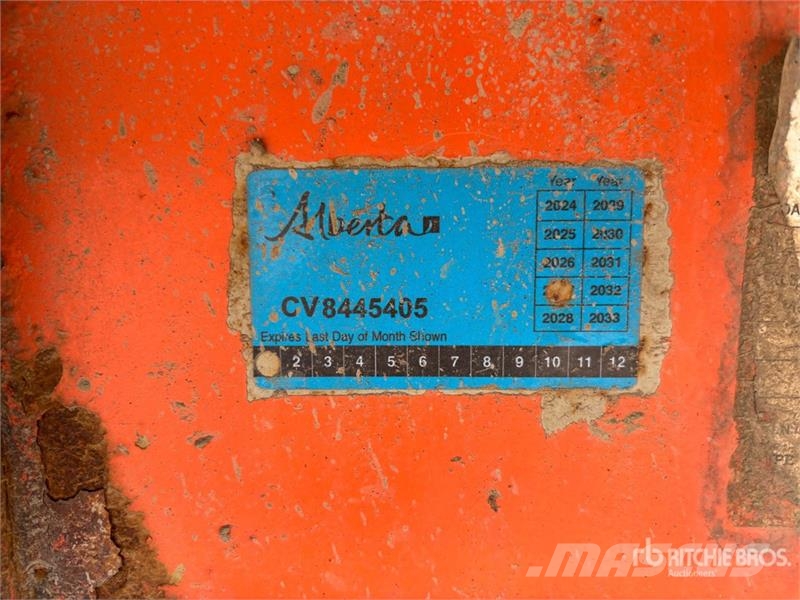  Thruway ROADMASTER 53 ft Tri/A C/W Bunks Flatbed T مقطوروات مسطحة/مفصلية الجوانب