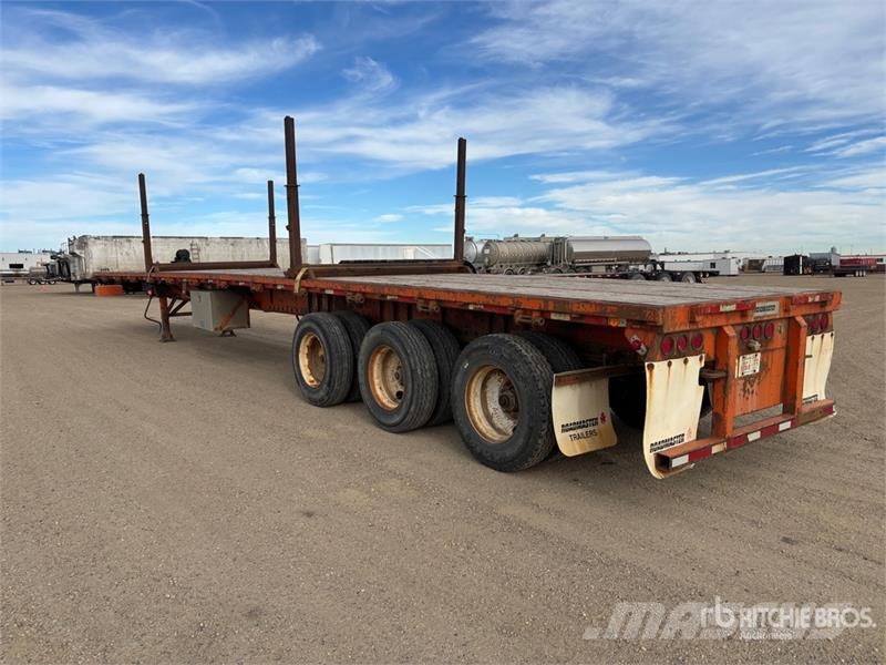 Thruway ROADMASTER 53 ft Tri/A C/W Bunks Flatbed T مقطوروات مسطحة/مفصلية الجوانب