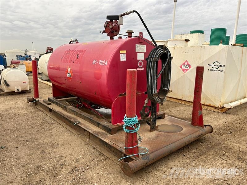 Tidy Tanks 2700 L Skid Mounted Steel Fuel Tank Üzemanyag- és adaléktartályok