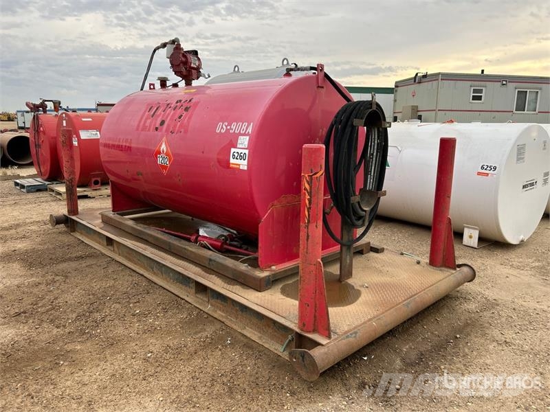 Tidy Tanks 2700 L Skid Mounted Steel Fuel Tank Üzemanyag- és adaléktartályok