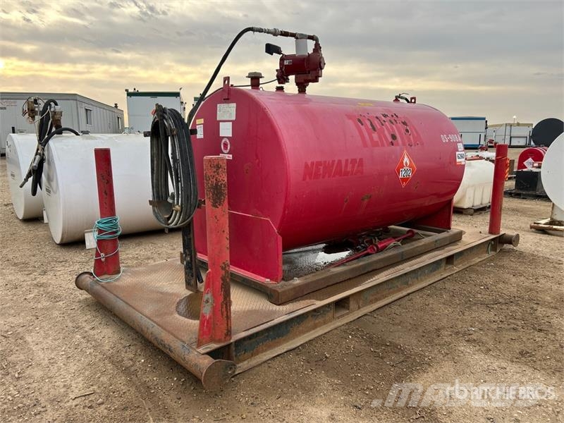 Tidy Tanks 2700 L Skid Mounted Steel Fuel Tank Üzemanyag- és adaléktartályok