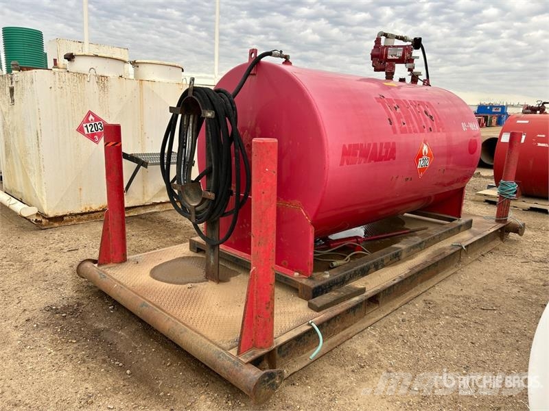 Tidy Tanks 2700 L Skid Mounted Steel Fuel Tank Üzemanyag- és adaléktartályok
