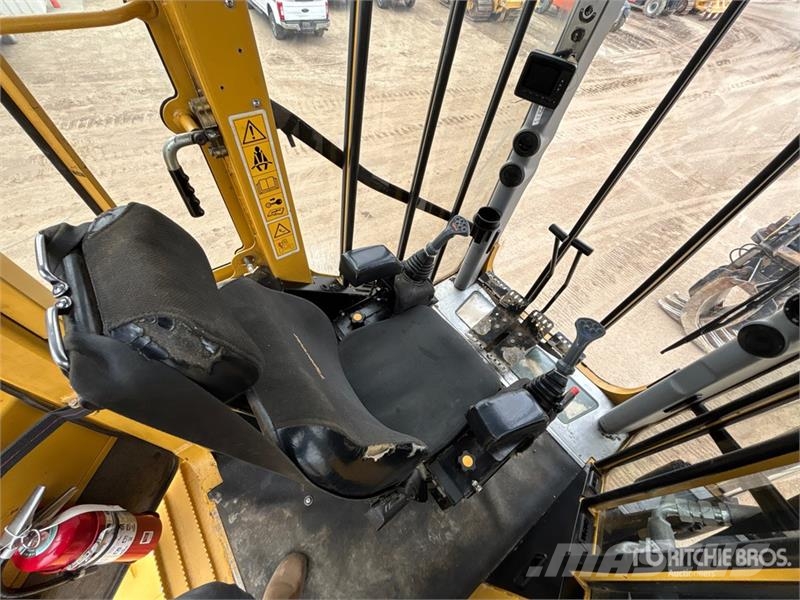 Tigercat 880D Short Wood Log Loader Utovarivači stabala