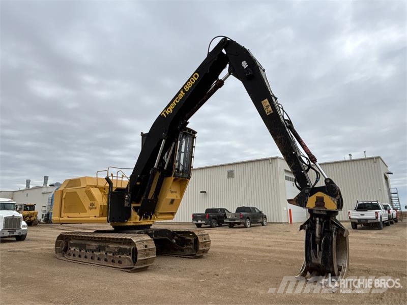 Tigercat 880D Short Wood Log Loader Utovarivači stabala