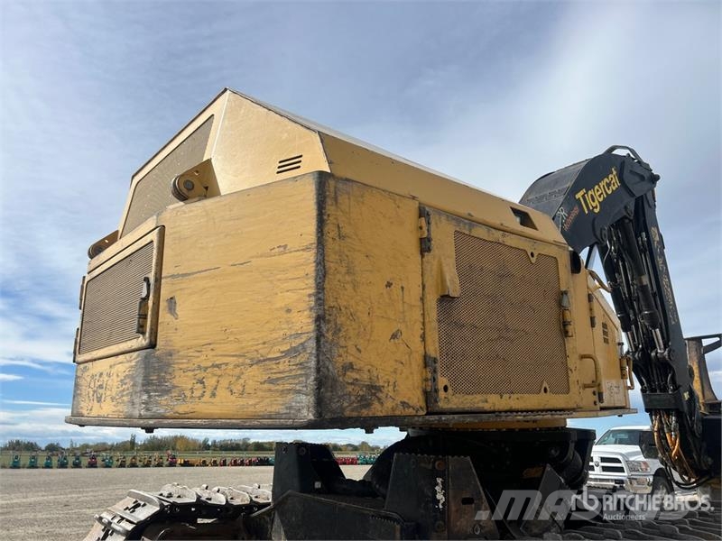 Tigercat L870C Leveling Track Feller Buncher Talador apilador