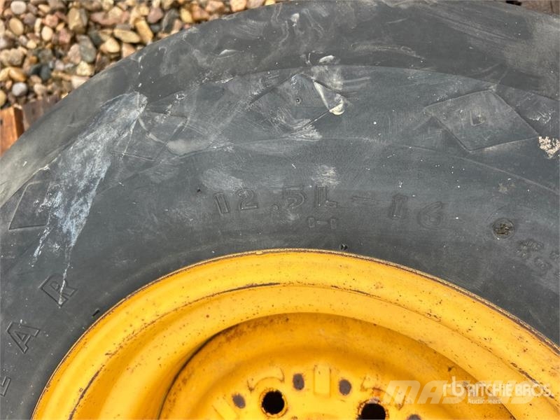  Tires الإطارات والعجلات والحافات
