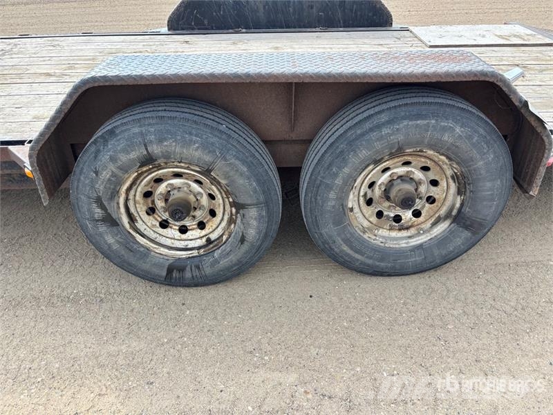 Titan 20 ft T/A Tilt Deck Trailer Низькорамні причепи