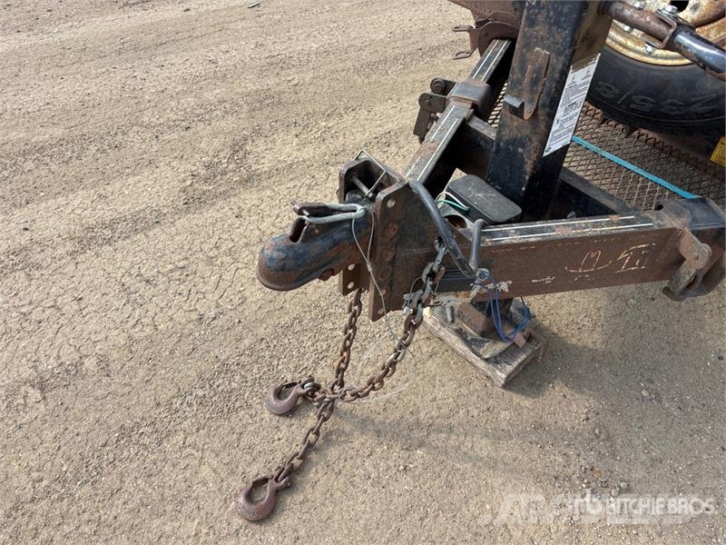 Titan 20 ft T/A Tilt Deck Trailer Низькорамні причепи