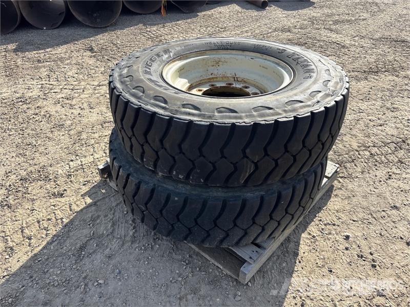 Titan of (2) Titan 13.00-24 Tires Ελαστικά και ζάντες