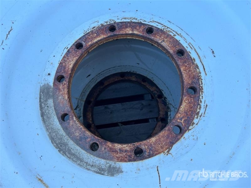 Titan of (2) Titan Hi-Traction Lug Radial 380/90R46 Tire Gume, točkovi i felne