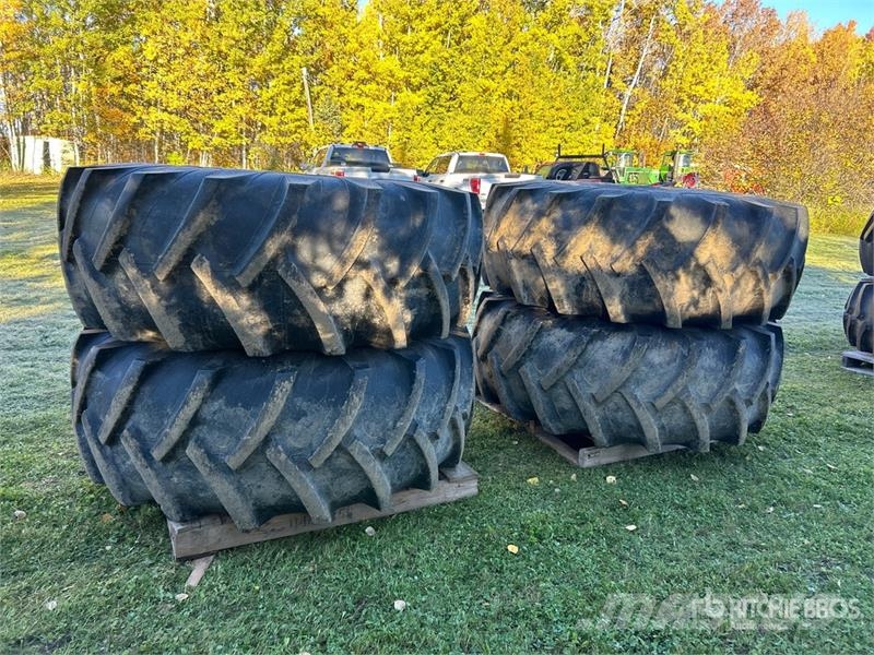 Titan of (4) Titan 23.1R30 Tires Däck, hjul och fälgar