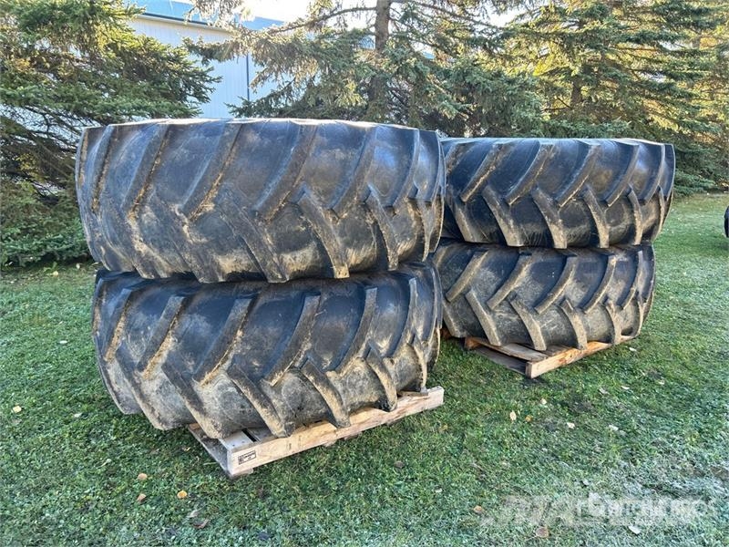 Titan of (4) Titan 23.1R30 Tires Däck, hjul och fälgar