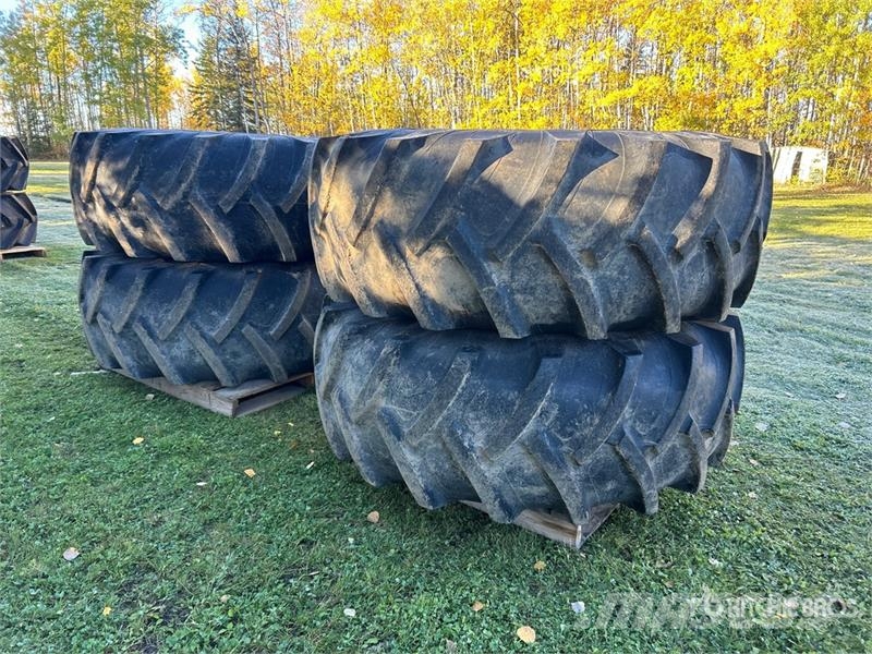 Titan of (4) Titan 23.1R30 Tires Däck, hjul och fälgar