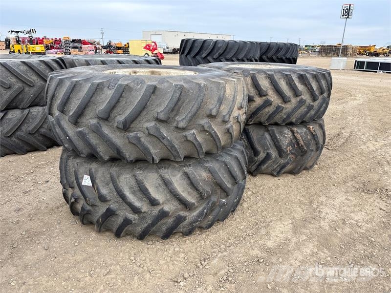 Titan of (4) Titan 24.5R32 To fit Rogator 1286C Sprayer Gume, točkovi i felne