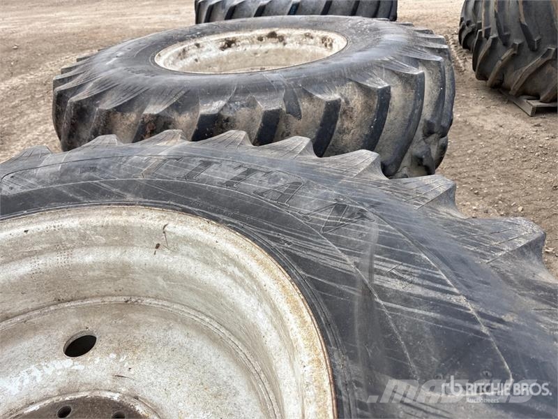 Titan of (4) Titan 24.5R32 To fit Rogator 1286C Sprayer Gume, točkovi i felne