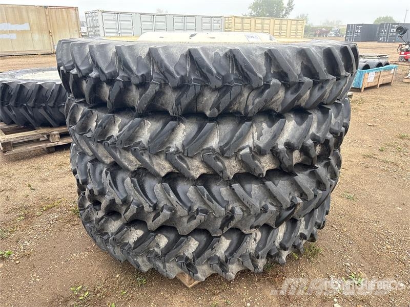Titan of (4) Titan 320/90R50 Tires - Fits New Holland SP Pneumatiky, kola a ráfky