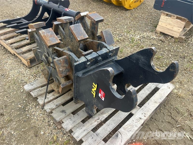 TNT 24 in Q/C Excavator Compaction Wheel - Fits WB Drugi deli
