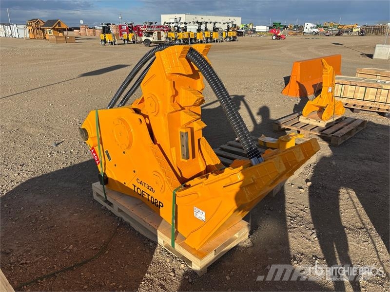  TOFT 08P 17 in Demolition Pulverizer - Fits Cat 32 جراشات البناء