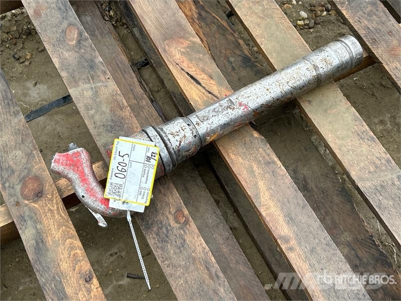 Toku B-100 Pneumatic Rivet Buster Other components