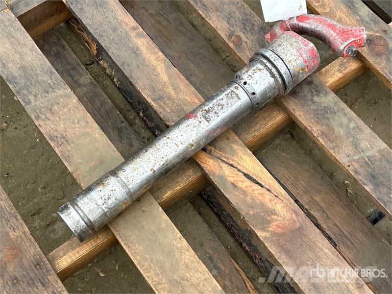 Toku B-100 Pneumatic Rivet Buster Other components