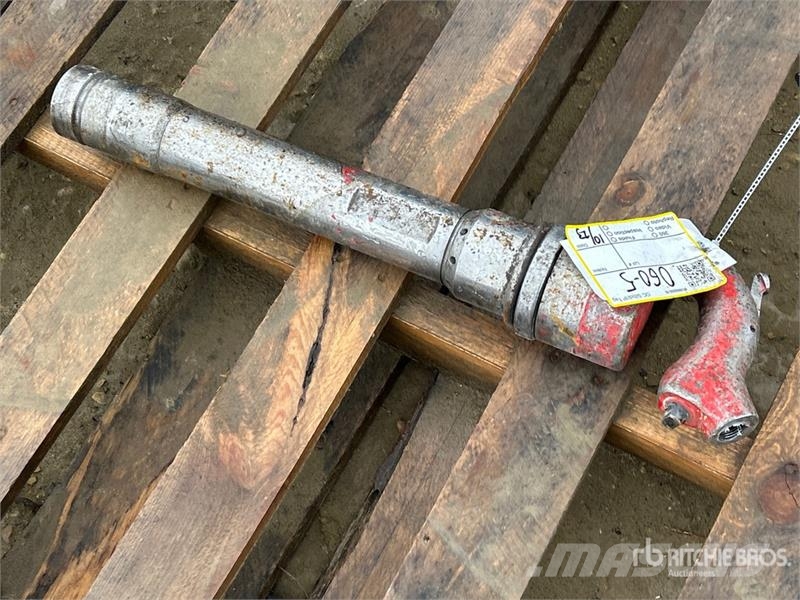 Toku B-100 Pneumatic Rivet Buster Other components