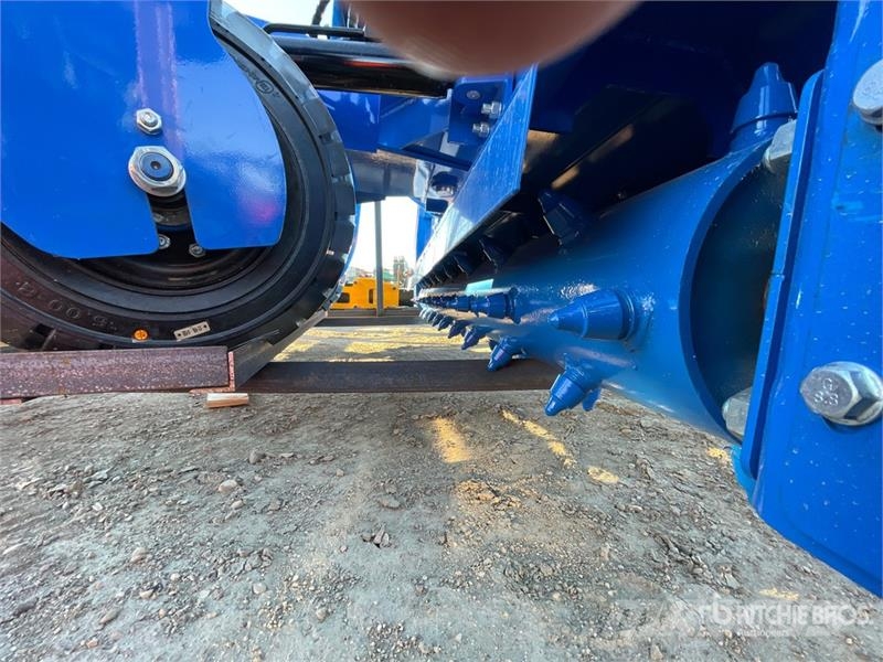 Top Cat Cat SSSCR72 72 in Skid Steer Power Rake (U Ancinhos e espalhadores de feno
