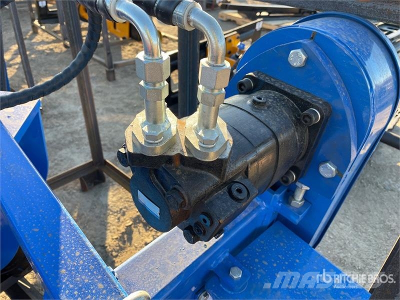 Top Cat Cat SSSCR72 72 in Skid Steer Power Rake (U Ancinhos e espalhadores de feno