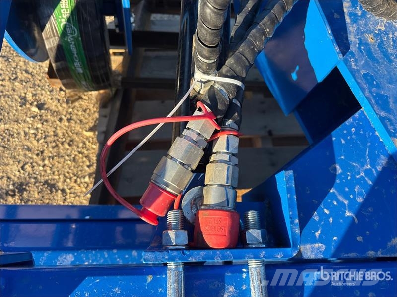  Top Cat Cat SSSCR72 72 in Skid Steer Power Rake (U مكابس وميبسات التبن