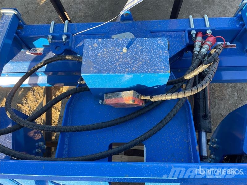Top Cat Cat SSSCR72 72 in Skid Steer Power Rake (U Ancinhos e espalhadores de feno