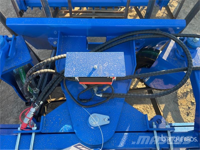Top Cat Cat SSSCR72 72 in Skid Steer Power Rake (U Ancinhos e espalhadores de feno