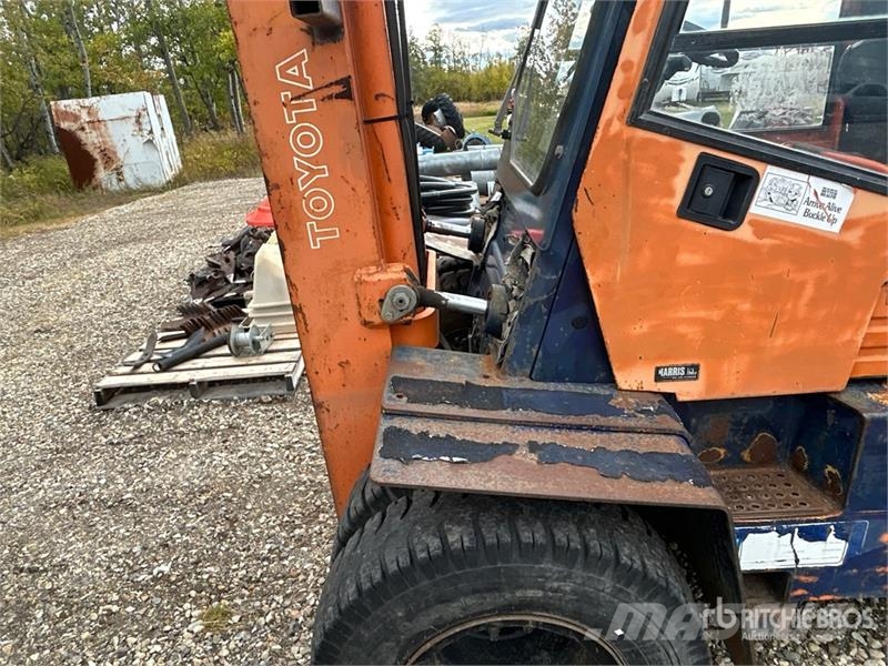 Toyota 02-5FG45 15950 lb Pneumatic Tire Forklift Wózki widłowe inne