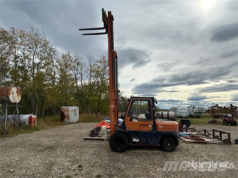 Toyota 02-5FG45 15950 lb Pneumatic Tire Forklift Wózki widłowe inne