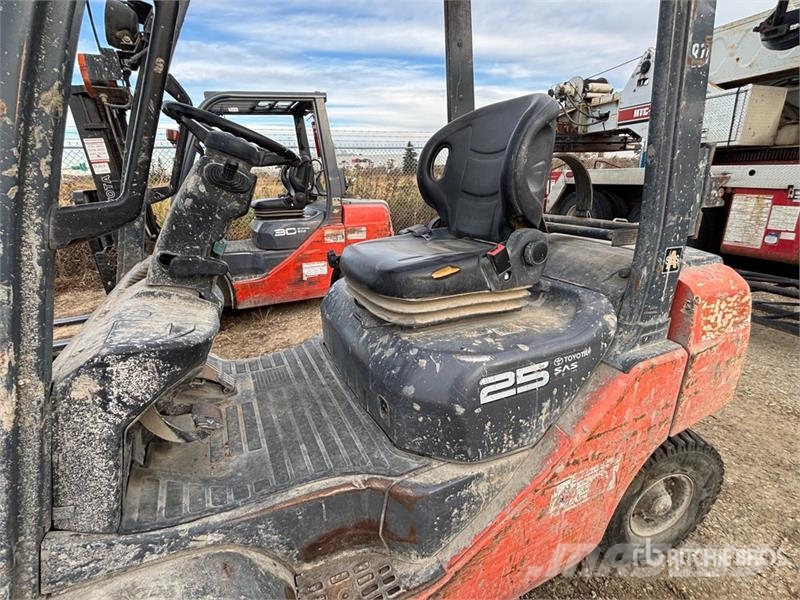 Toyota 5000 3950 lb Pneumatic Tire Forklift (Inoperable) Kahveltõstukid - muud