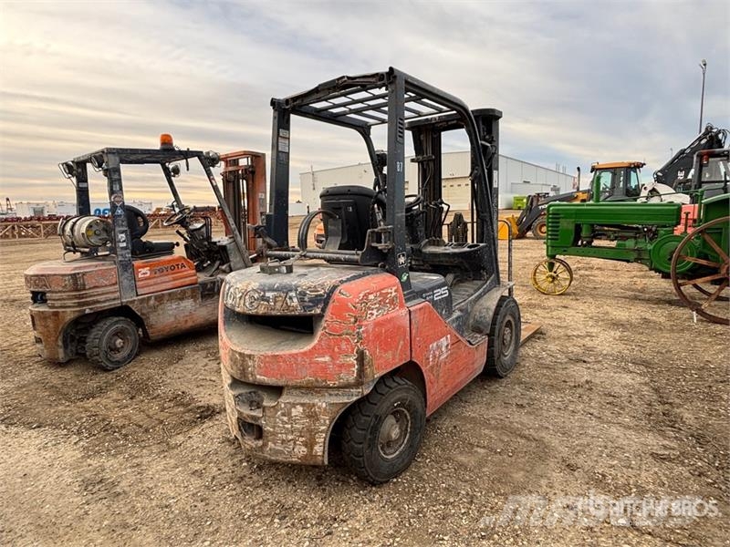 Toyota 5000 3950 lb Pneumatic Tire Forklift (Inoperable) Kahveltõstukid - muud