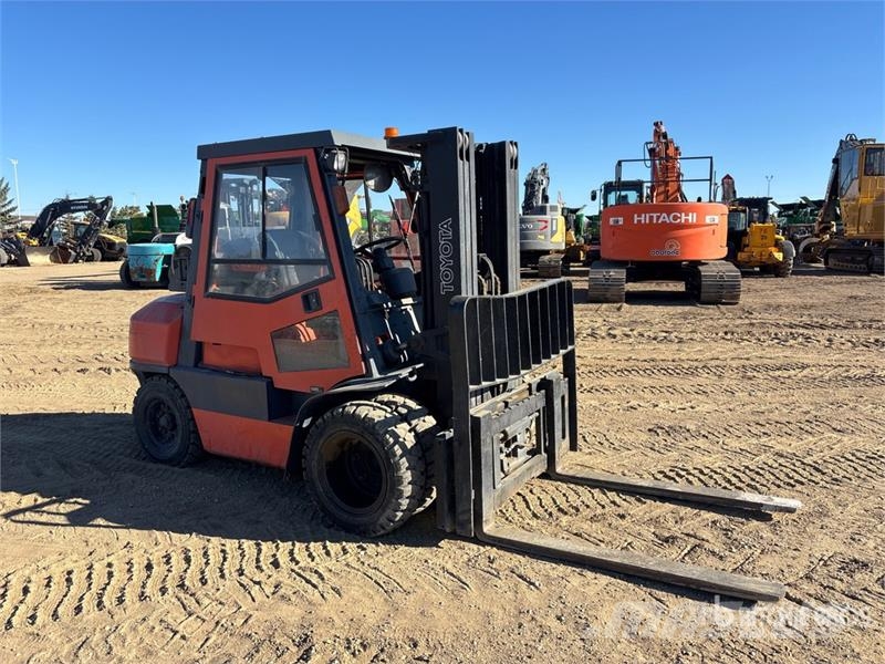 Toyota 52-6FG35 7300 lb Pneumatic Tire Forklift Інше
