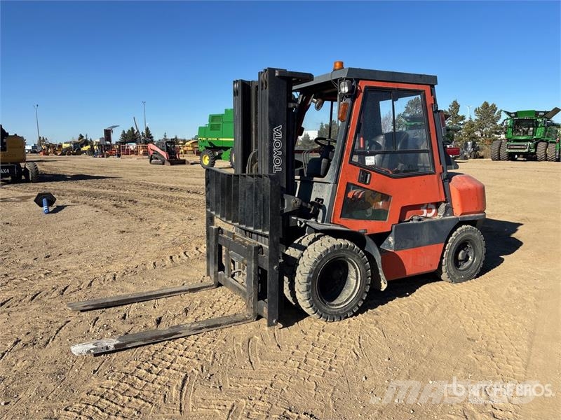 Toyota 52-6FG35 7300 lb Pneumatic Tire Forklift Інше