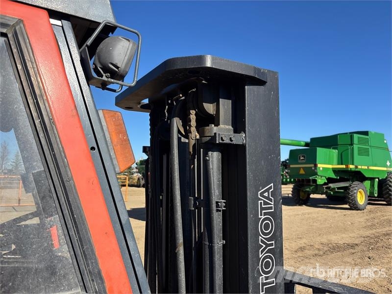 Toyota 52-6FG35 7300 lb Pneumatic Tire Forklift Інше