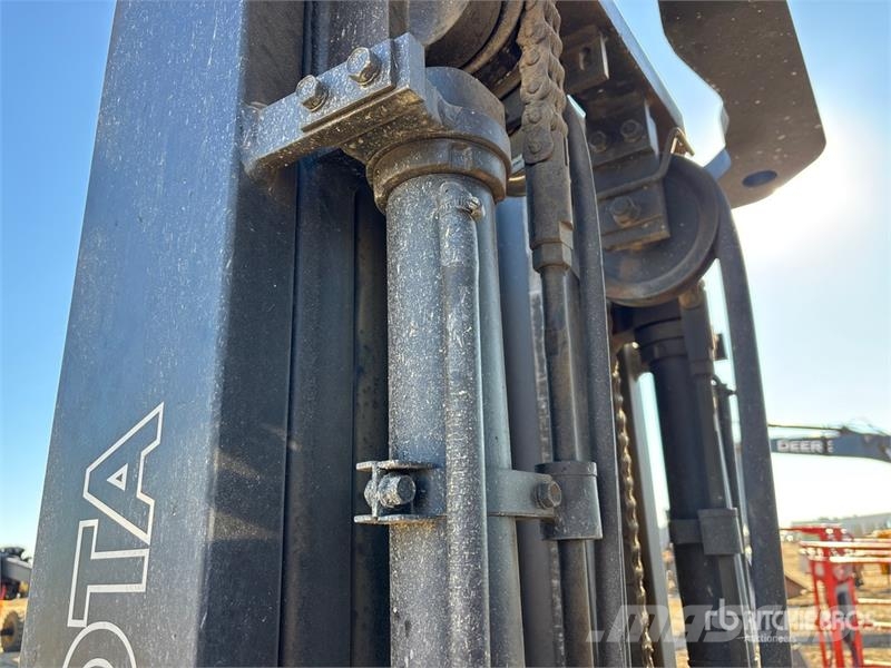 Toyota 52-6FG35 7300 lb Pneumatic Tire Forklift Інше