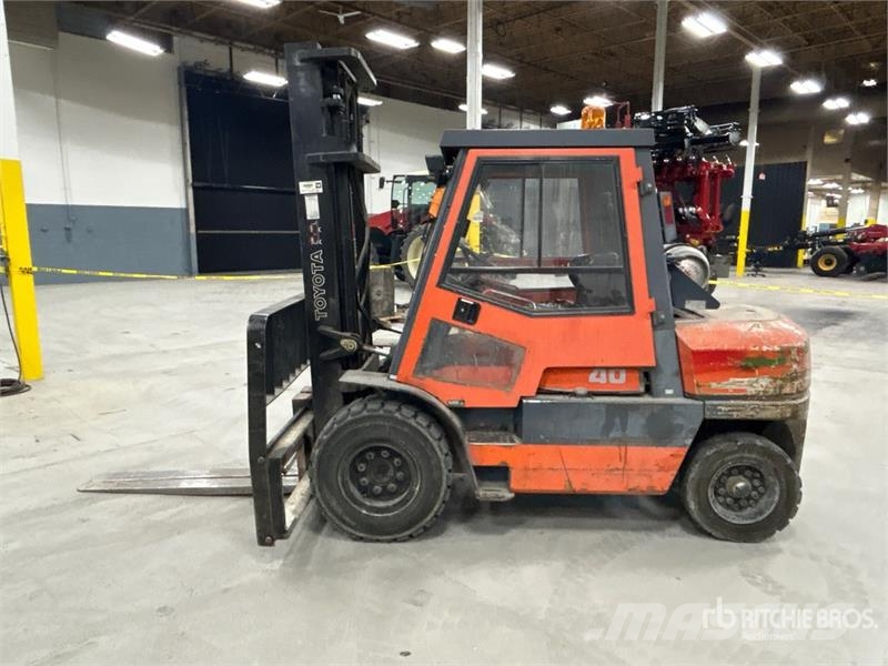Toyota 52-6FG40 8350 lb Forklift Інше