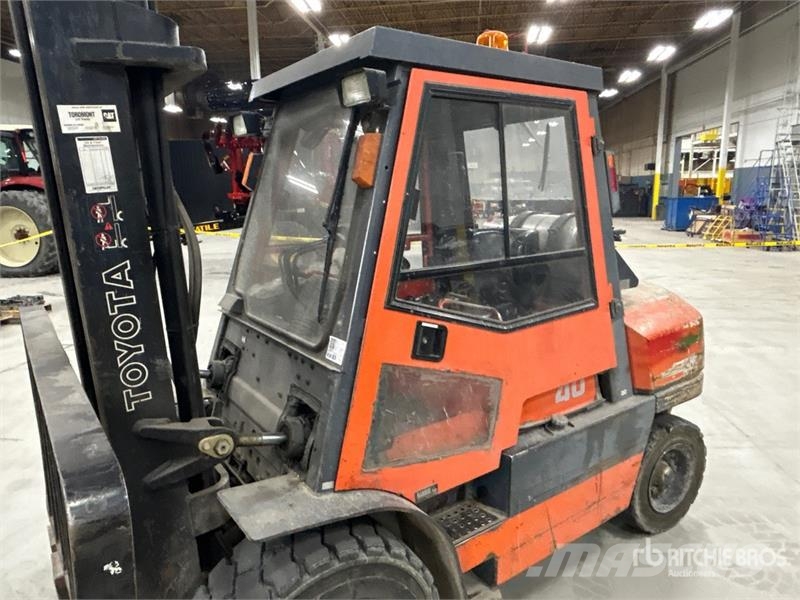 Toyota 52-6FG40 8350 lb Forklift Інше