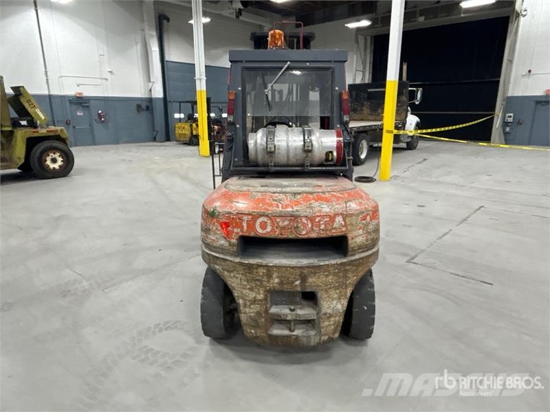 Toyota 52-6FG40 8350 lb Forklift Інше