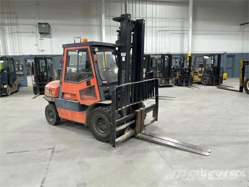 Toyota 52-6FG40 8350 lb Forklift Інше