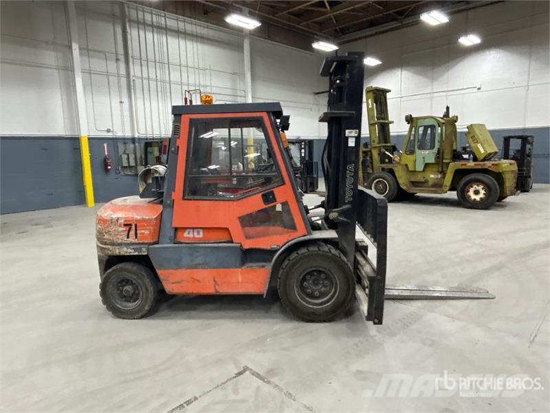 Toyota 52-6FG40 8350 lb Forklift Інше