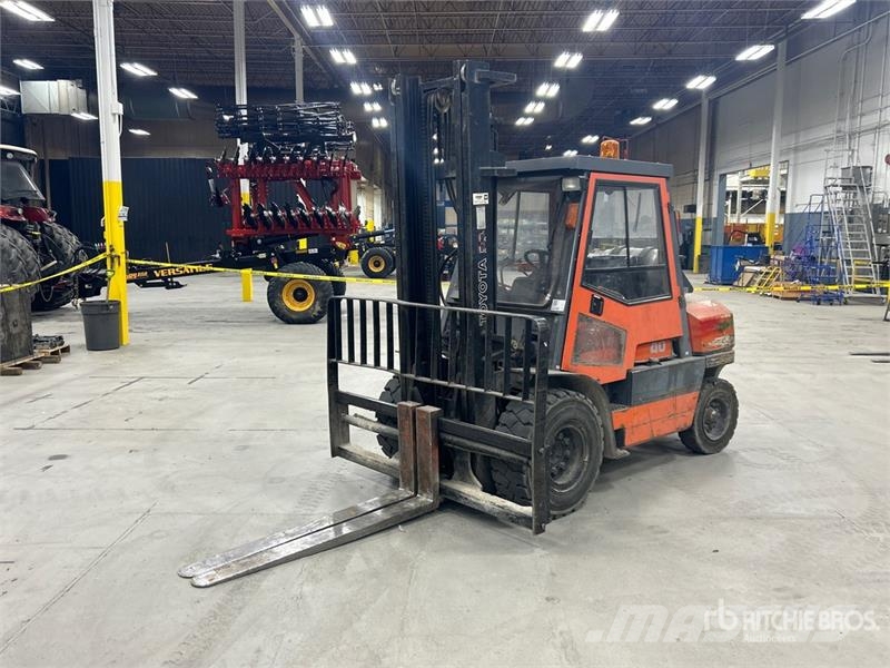 Toyota 52-6FG40 8350 lb Forklift Інше