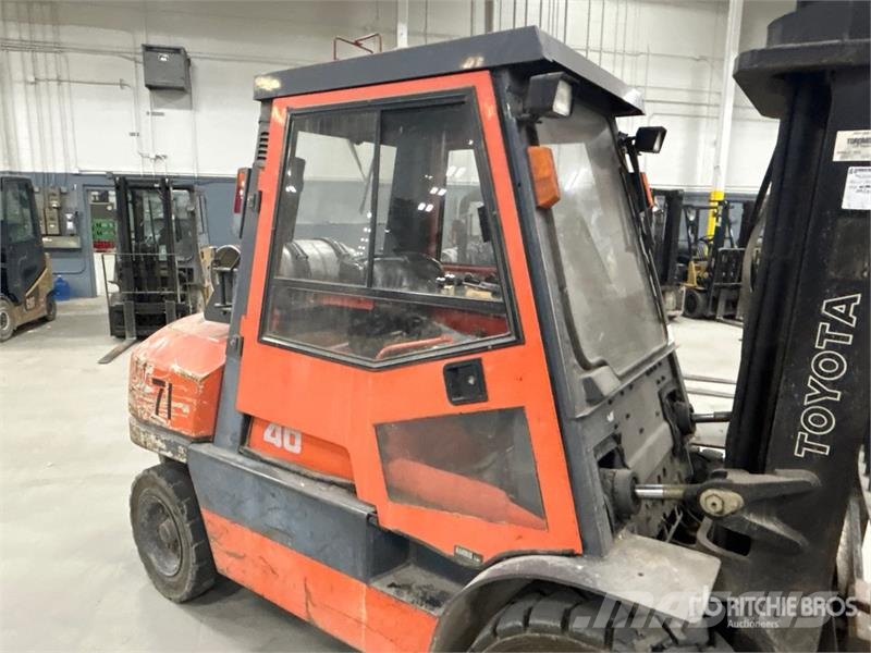 Toyota 52-6FG40 8350 lb Forklift Інше