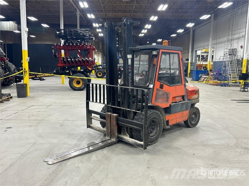 Toyota 52-6FG40 8350 lb Forklift Інше