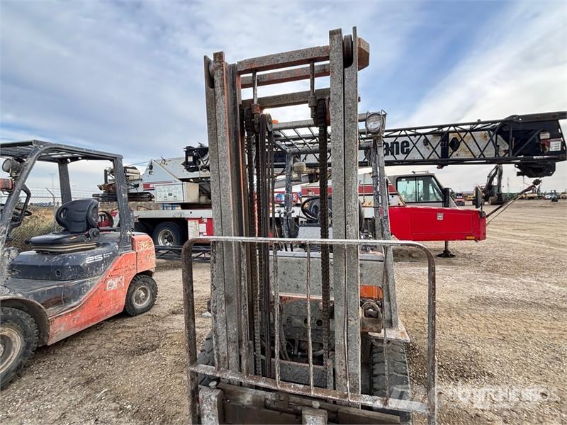 Toyota 5FG25 Pneumatic Tire Forklift (Inoperable) شاحنات ذات رافعات شوكية - أخرى