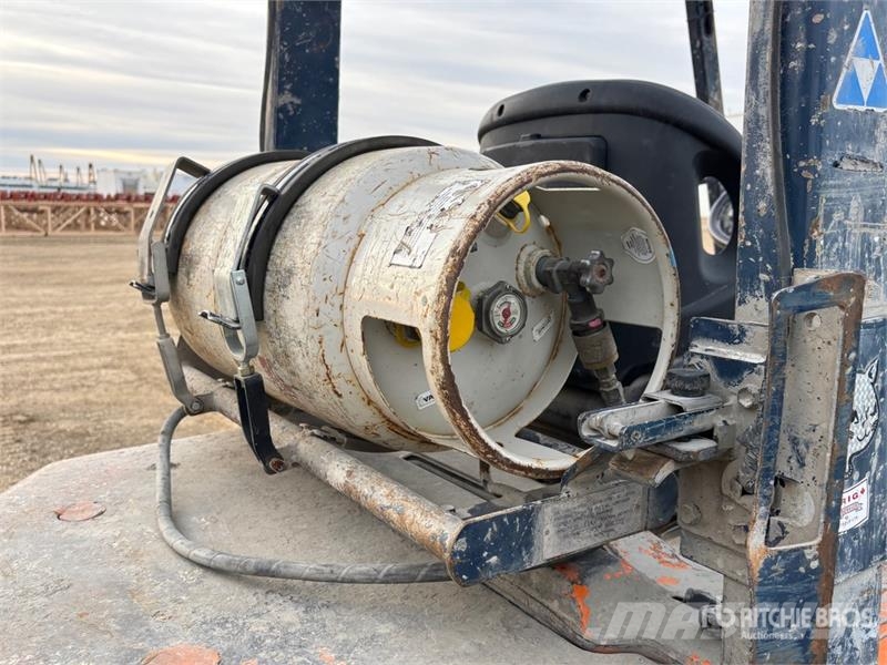 Toyota 5FG25 Pneumatic Tire Forklift (Inoperable) شاحنات ذات رافعات شوكية - أخرى