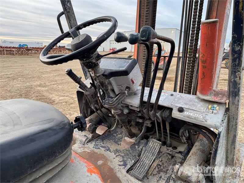 Toyota 5FG25 Pneumatic Tire Forklift (Inoperable) شاحنات ذات رافعات شوكية - أخرى