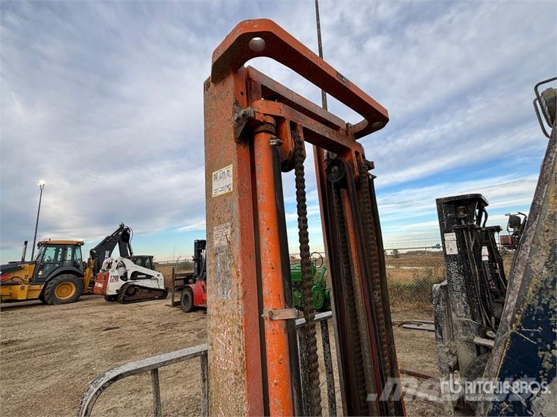 Toyota 5FG25 Pneumatic Tire Forklift (Inoperable) شاحنات ذات رافعات شوكية - أخرى